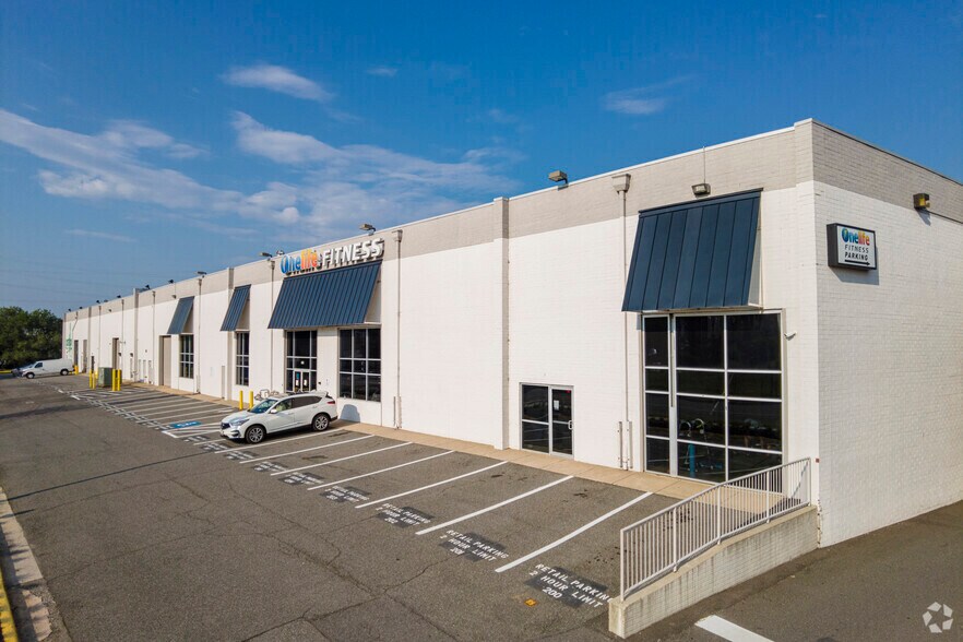 More Photos Of 2034 Eisenhower Ave, Alexandria Office For Lease