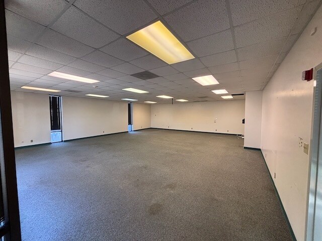 More Photos Of 701 Fairway Dr, Evansville Office For Sale