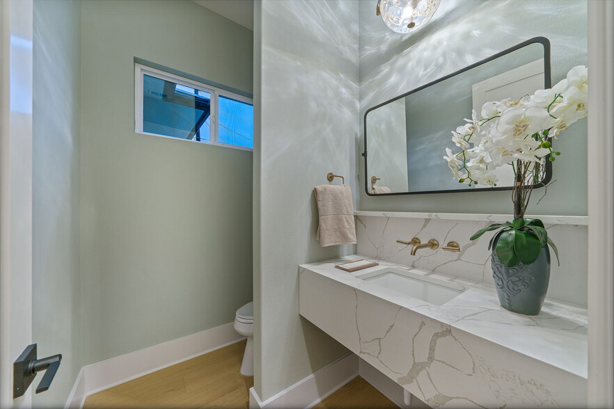 More Photos Of 7505 E US Highway 290, Johnson City Flex For Sale