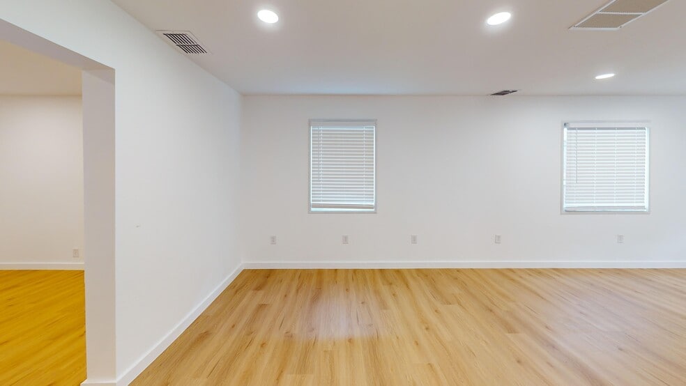 More Photos Of 4311 S 1st St, Austin Storefront Retail Office For Sale