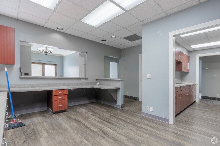 More Photos Of 1220 Washington Ave, Evansville Medical For Sale