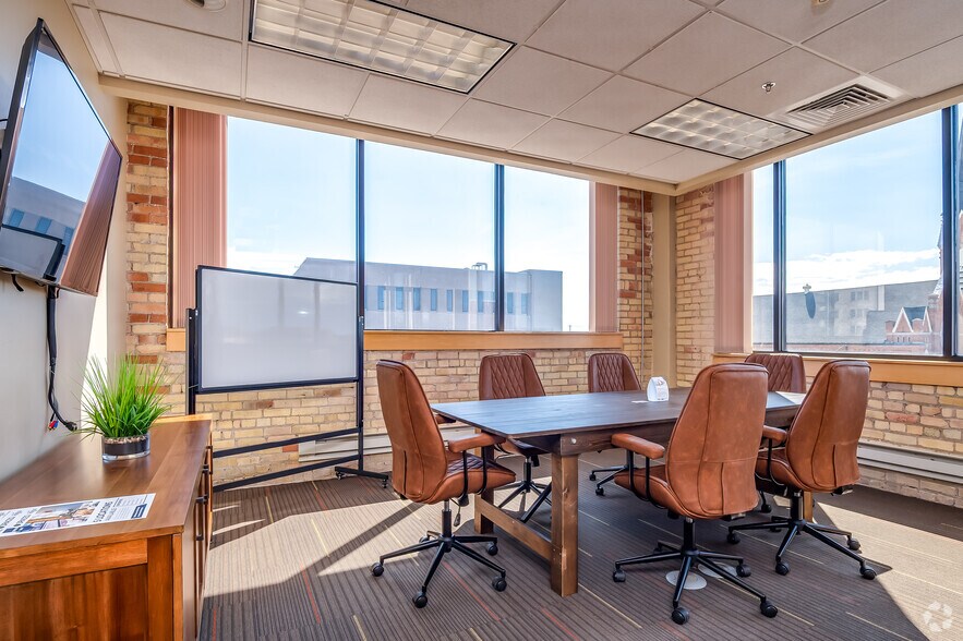 More Photos Of 118 S Adams St, Green Bay Coworking Space