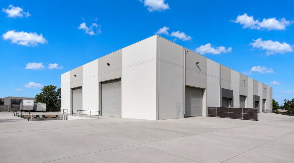 More Photos Of 7451 Trade St, San Diego Manufacturing For Lease