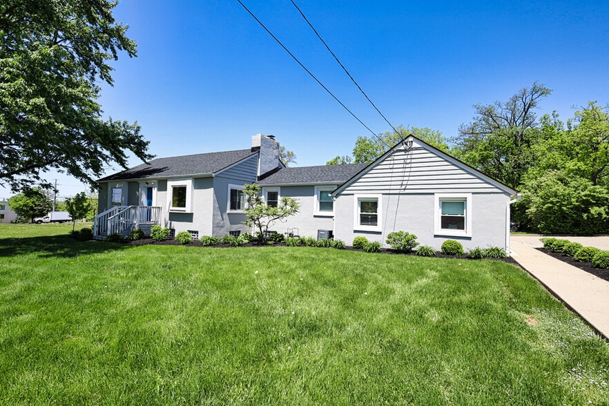 More Photos Of 235 W Franklin St, Centerville Storefront Retail Office For Lease