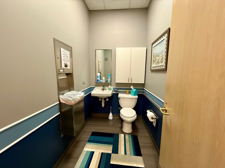 More Photos Of 1725 Western Ave, Findlay Medical For Sale