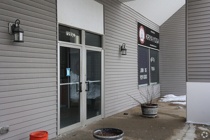 More Photos Of 725 Lafayette Rd, Hampton Storefront Retail Office For Lease