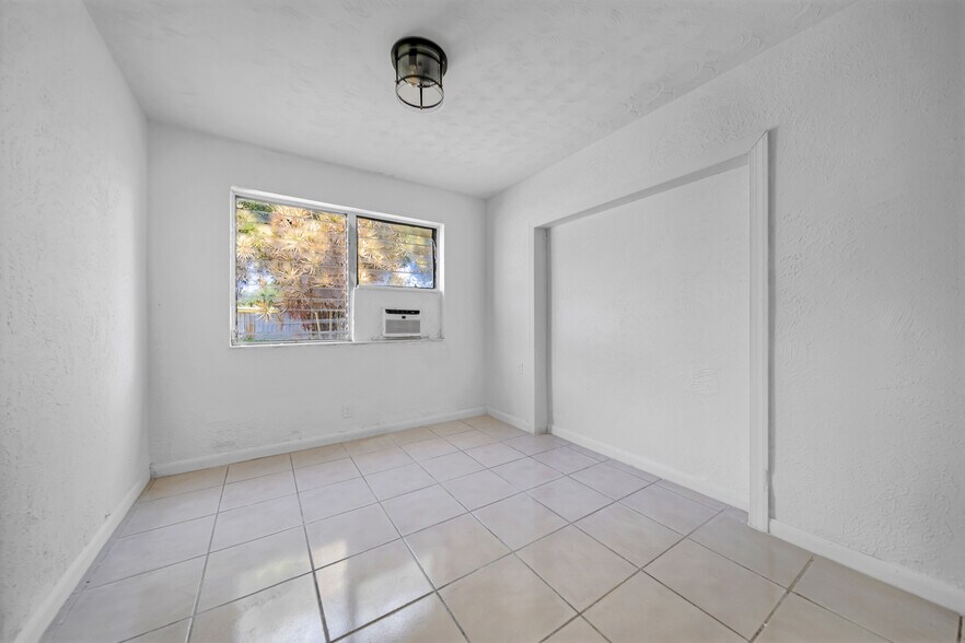 More Photos Of 1943-1947 Buchanan St, Hollywood Apartments For Sale