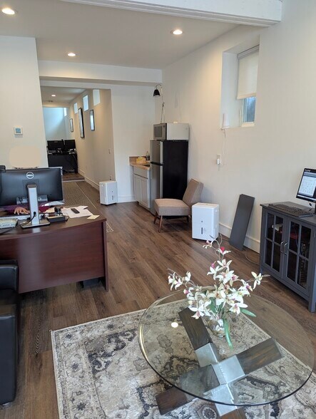 More Photos Of 123 W Main St, Middletown Storefront Retail Office For Lease