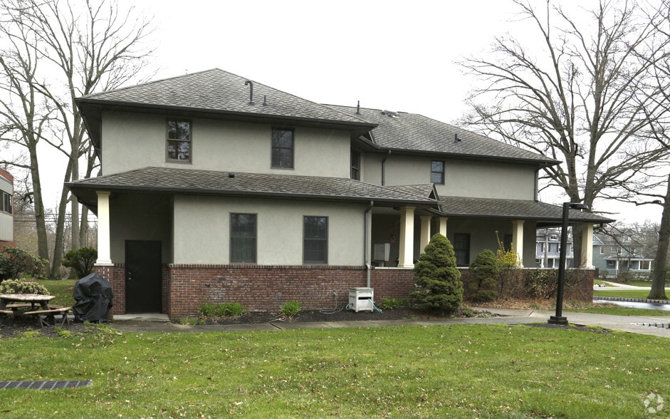 More Photos Of 121 Union Ave, Middlesex Office Residential For Lease