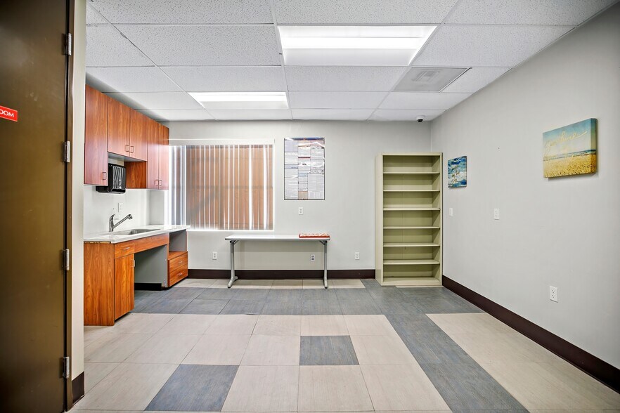 More Photos Of 8338 West Ln, Stockton Office For Sale