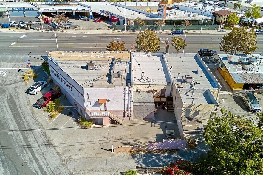 More Photos Of 2870 Foothill Blvd, La Crescenta Office For Sale