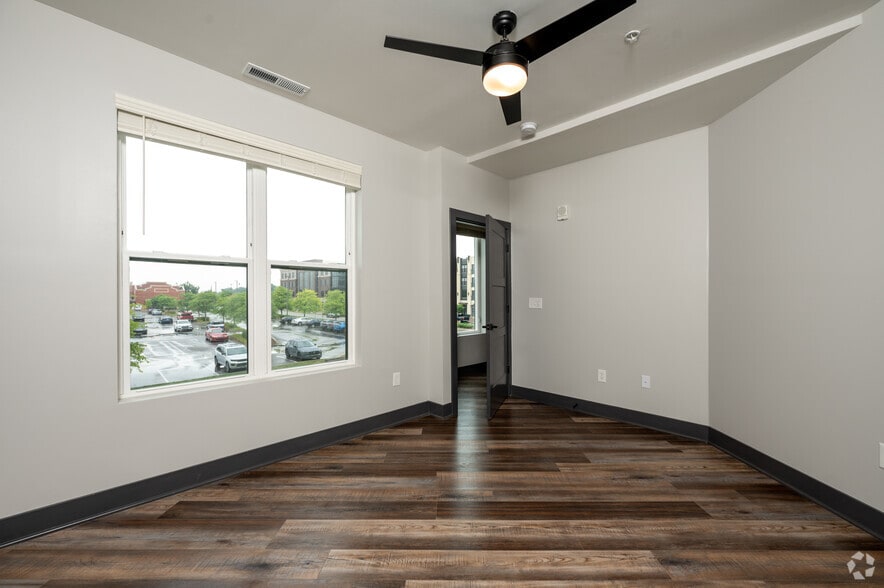 More Photos Of 1155 S Rangeline Rd, Carmel Apartments For Lease