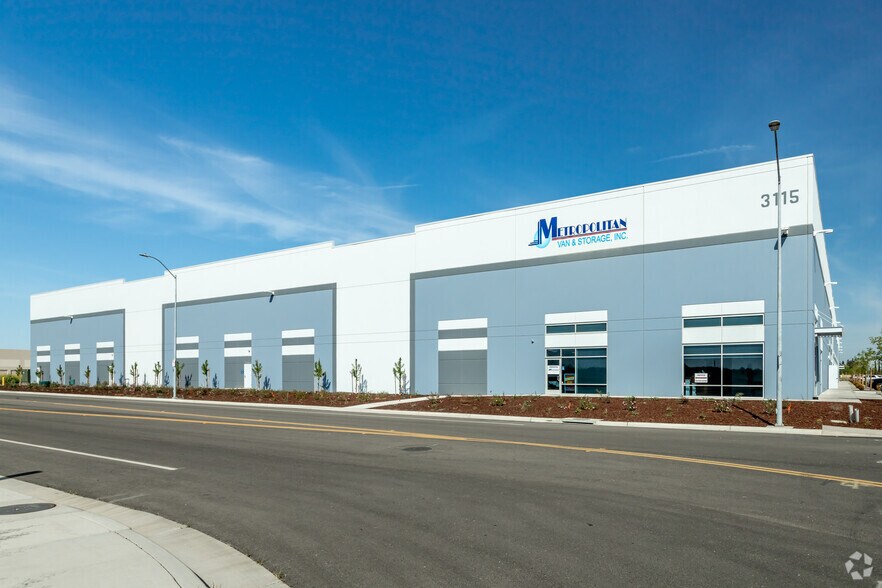 More Photos Of 3115 Ramco St, West Sacramento Distribution For Lease