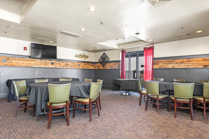 More Photos Of 2099 Post Rd, Warwick Restaurant For Sale