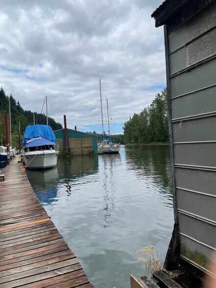 More Photos Of 10474 Highway 30, Clatskanie Marina For Sale