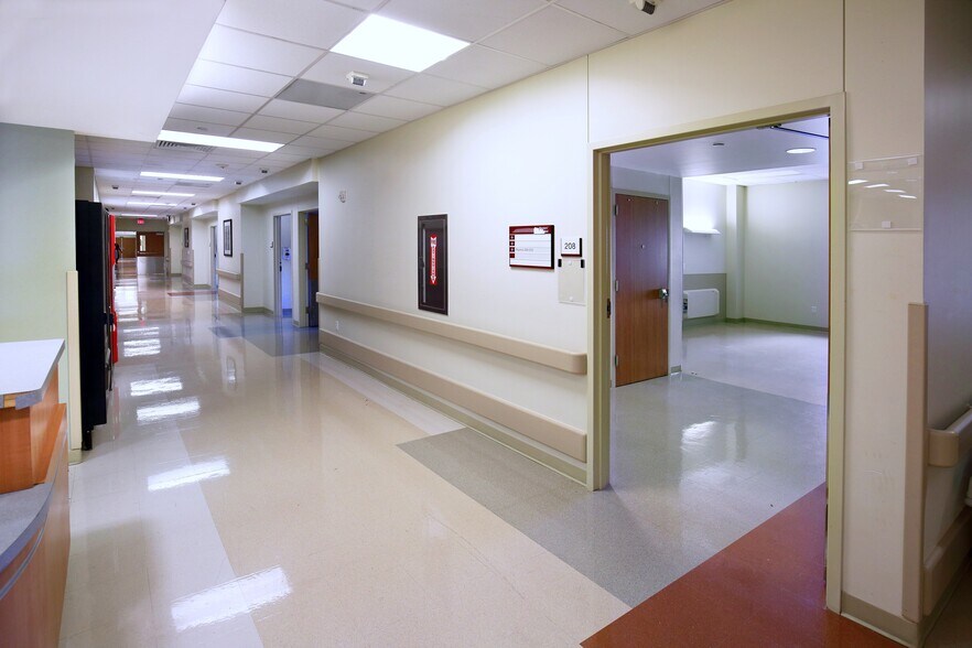 More Photos Of 1905 Doctors Hospital Dr, Bridgeport Healthcare For Sale