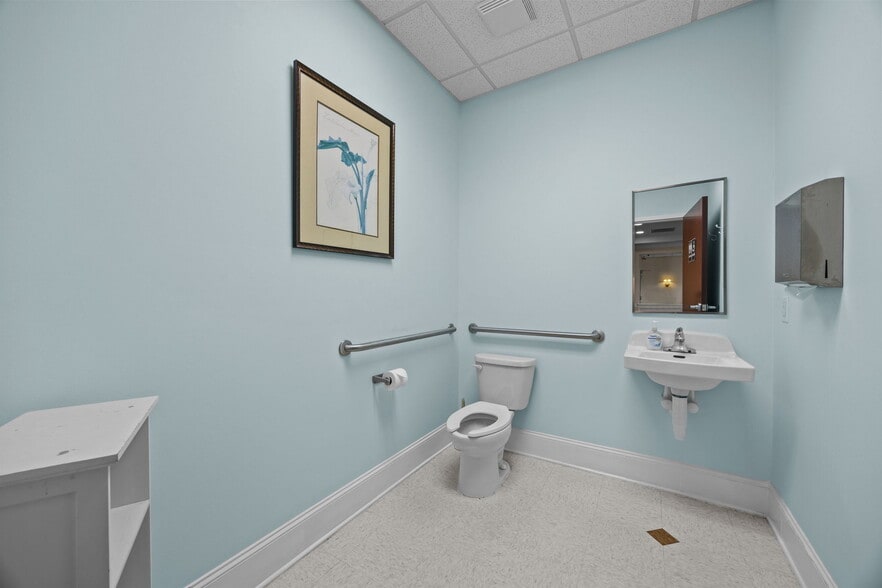 More Photos Of 2223 Hemby Ln, Greenville Medical For Sale