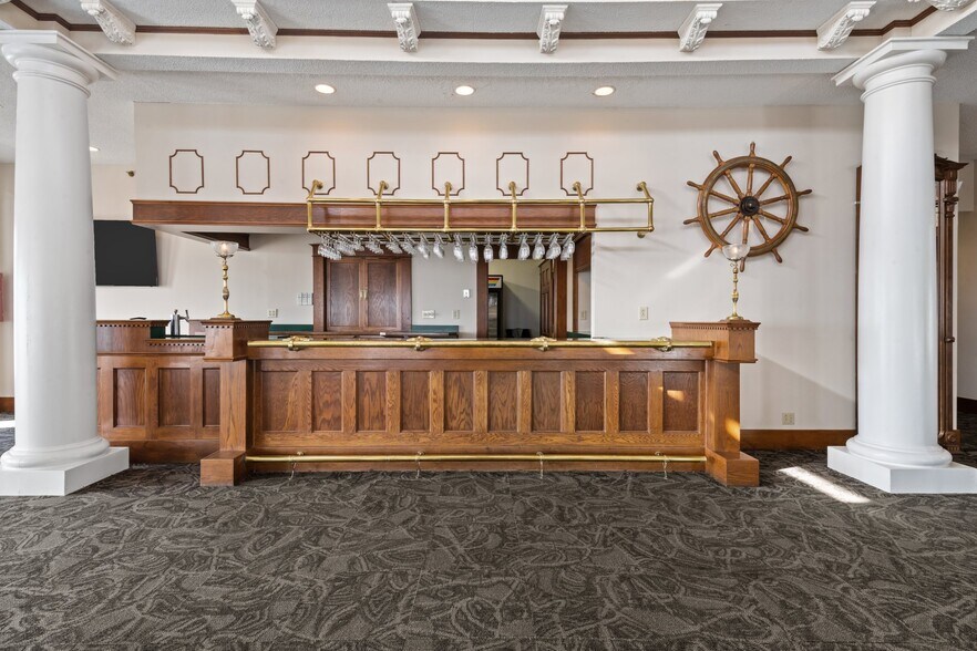 More Photos Of 738 E Main St, Belhaven Hotel For Sale