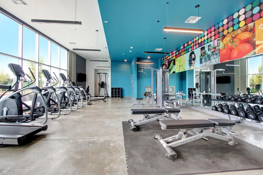 More Photos Of 6625 Reseda Blvd, Reseda Apartments For Lease