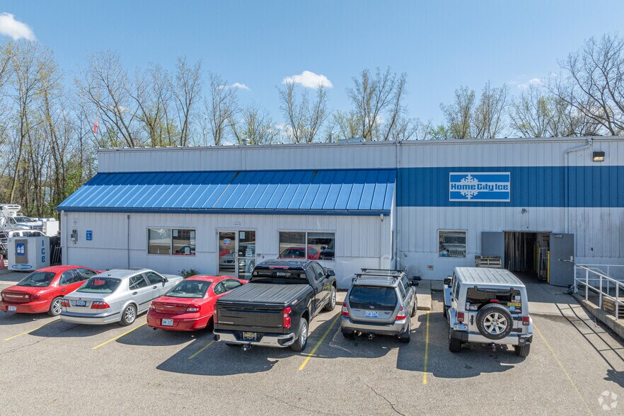 More Photos Of 4310 Roger B. Chaffee Memorial Dr SE, Grand Rapids Warehouse For Lease