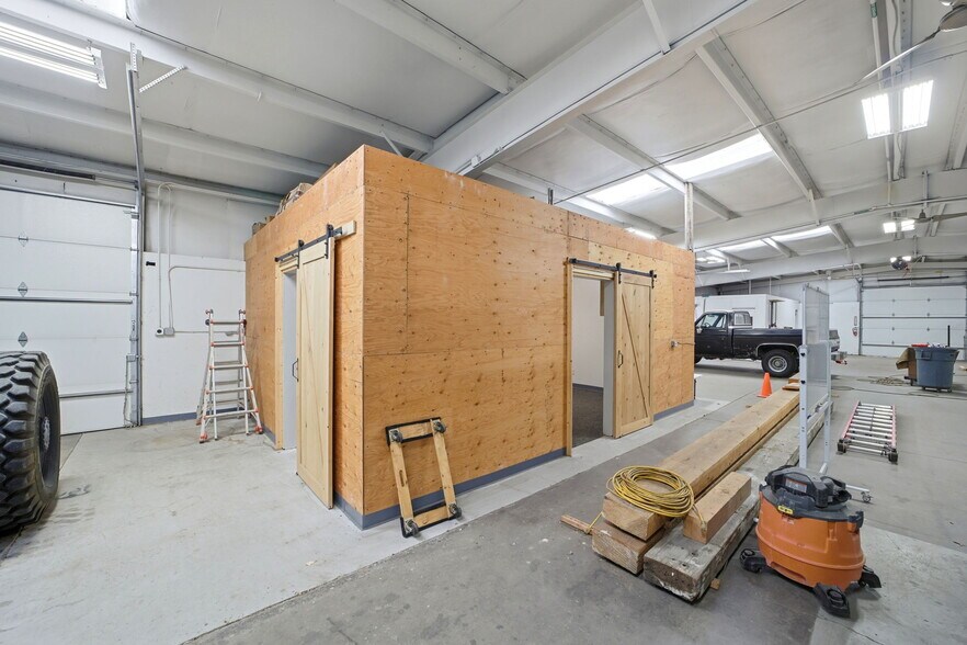 More Photos Of 114 5th St, Fowler Industrial For Lease