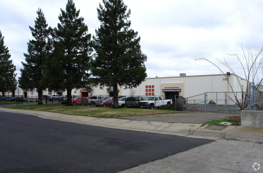 More Photos Of 5861 88th St, Sacramento Warehouse For Lease