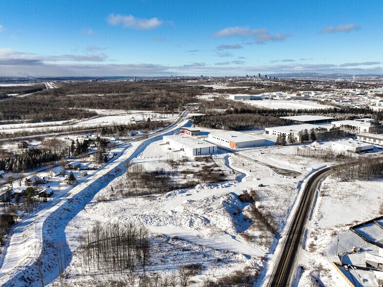 More Photos Of 9055 Rue Des Cordiers, Lévis Manufacturing For Lease