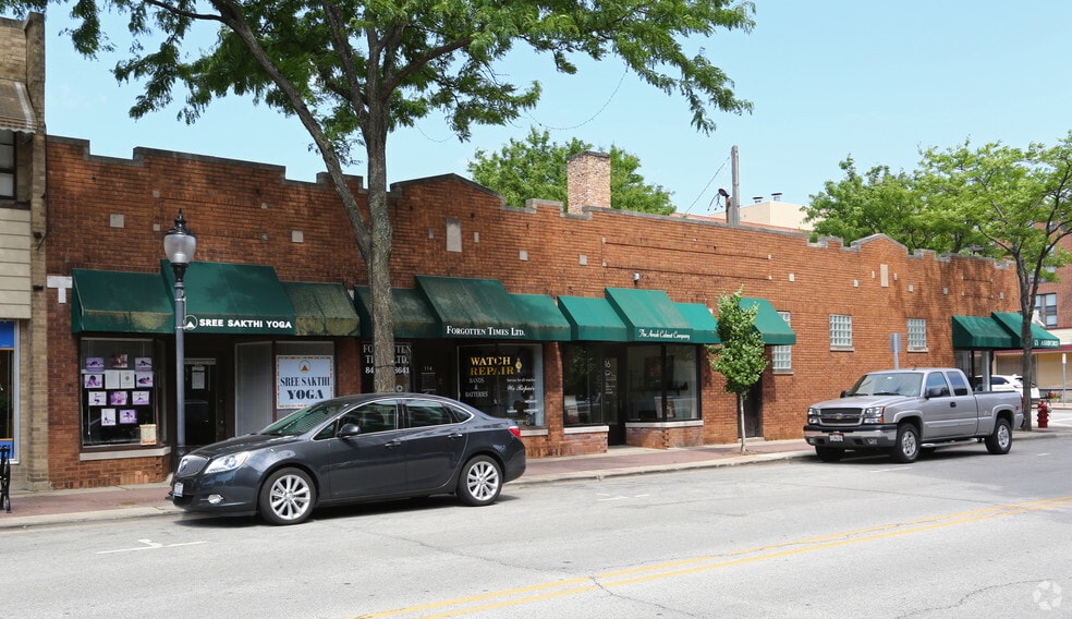 More Photos Of 19 E Miner St, Arlington Heights Storefront For Lease