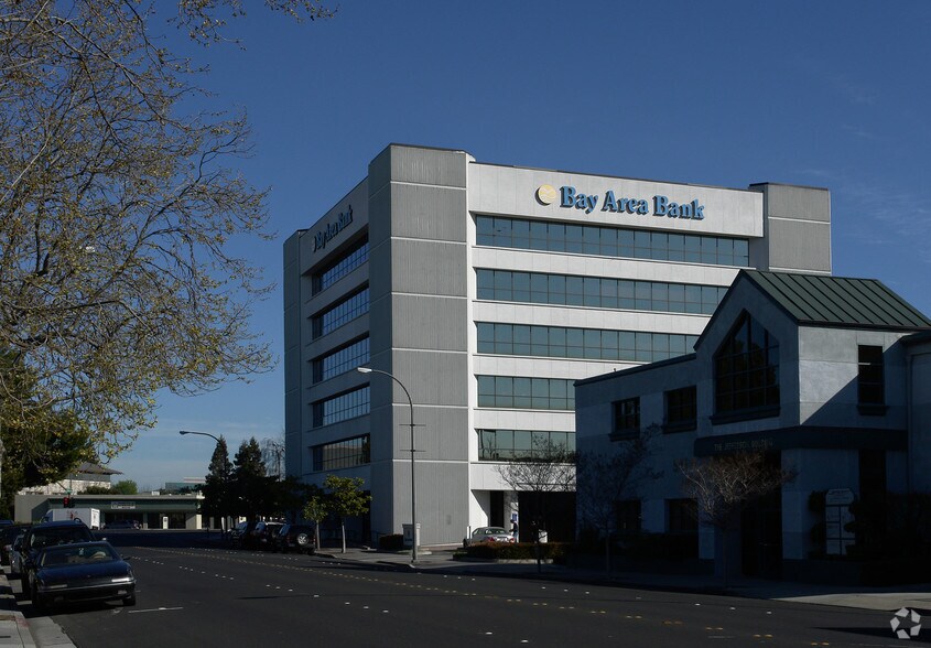 More Photos Of 900 Veterans Blvd, Redwood City Office For Lease