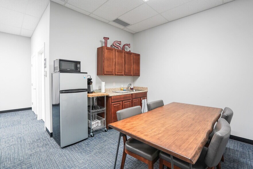 More Photos Of 9743-9757 Fairway Dr, Powell Office For Sale