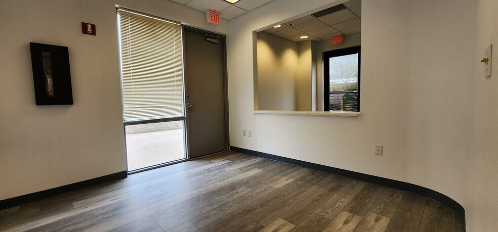 More Photos Of 7678 E Greenway Rd, Scottsdale Light Distribution For Lease