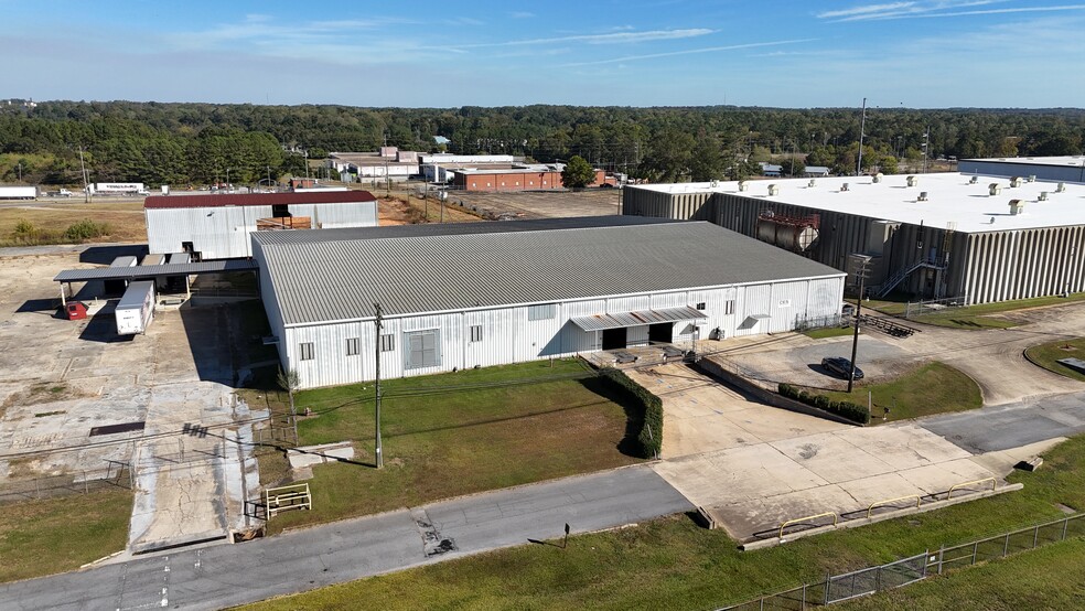 More Photos Of 215 7th Way, Alexander City Distribution For Sale