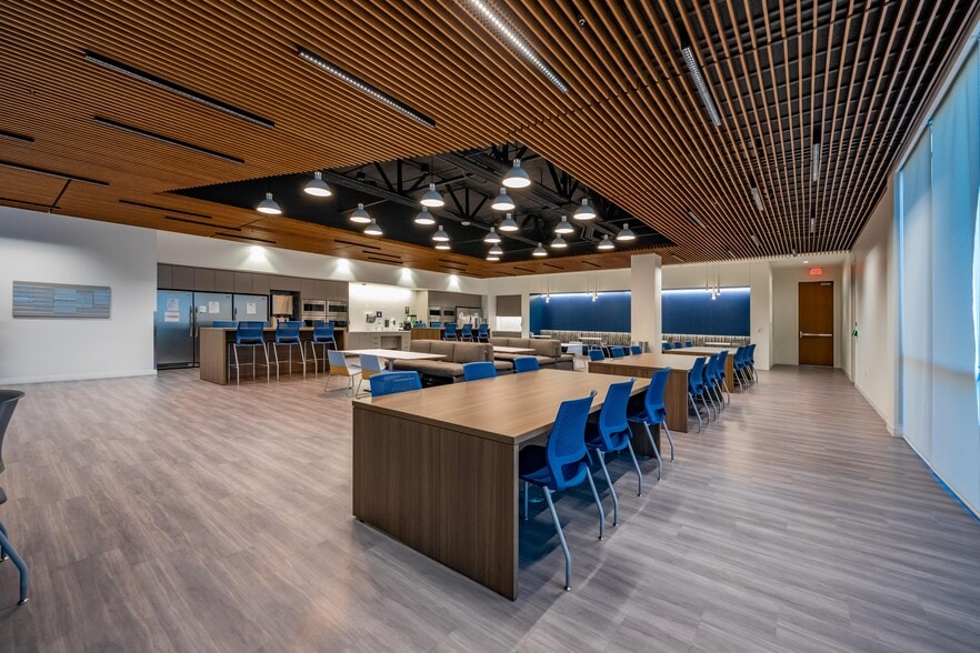 More Photos Of 23800 N Farmers Way, Phoenix Office For Lease