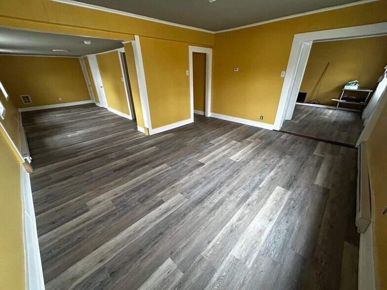 More Photos Of 283 Route 169, Woodstock Storefront For Lease