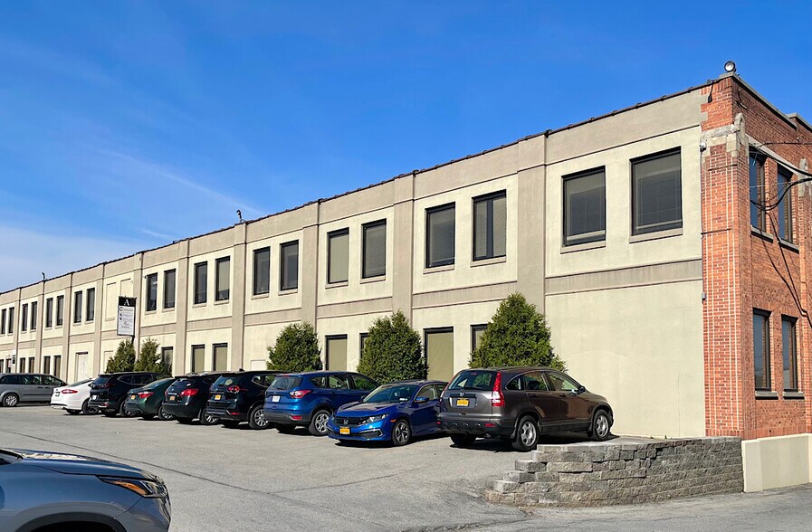 More Photos Of 1462 Erie Blvd, Schenectady Office For Lease