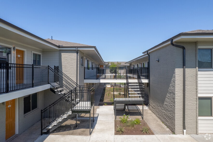 More Photos Of 1600 Avenue M, South Houston Apartments For Sale