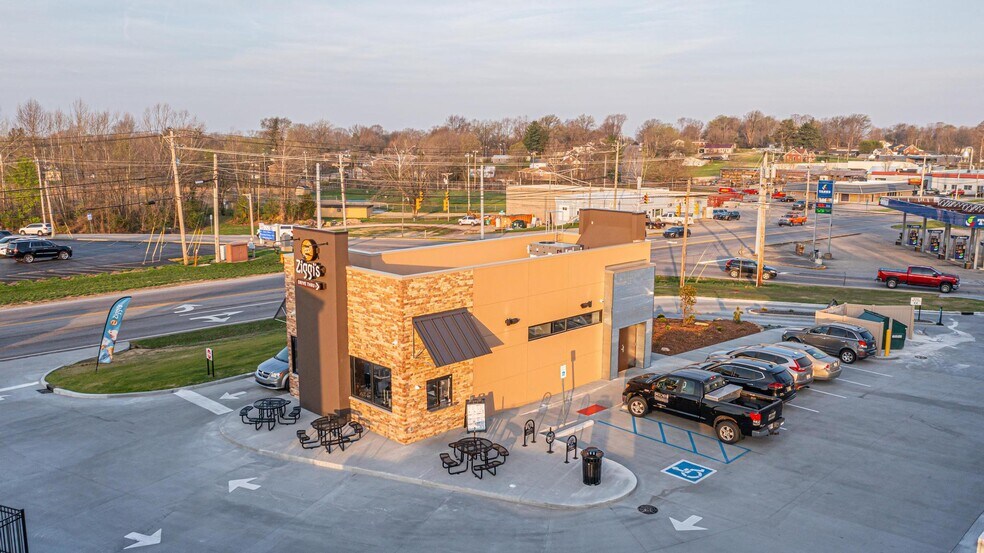 More Photos Of 1311 3rd Ave, Jasper General Retail For Sale