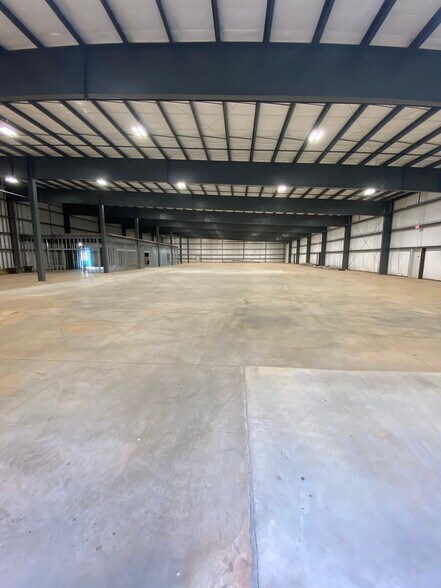More Photos Of 1137 E Hefner Rd, Oklahoma City Flex For Sale
