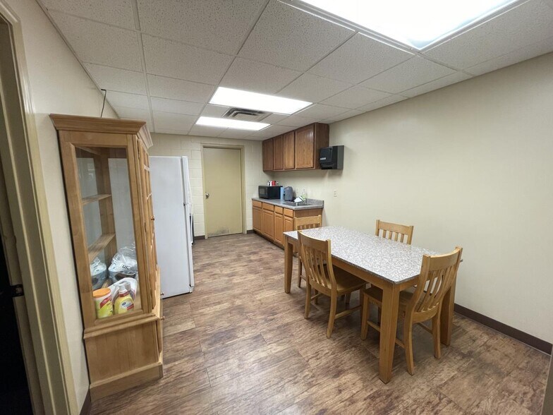 More Photos Of 6671 Shepherdsville Rd, Elizabethtown Warehouse For Lease