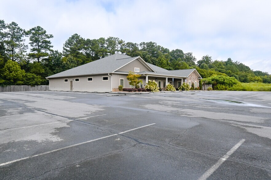 More Photos Of 150 Jw Plaza Dr SE, Calhoun Office For Sale