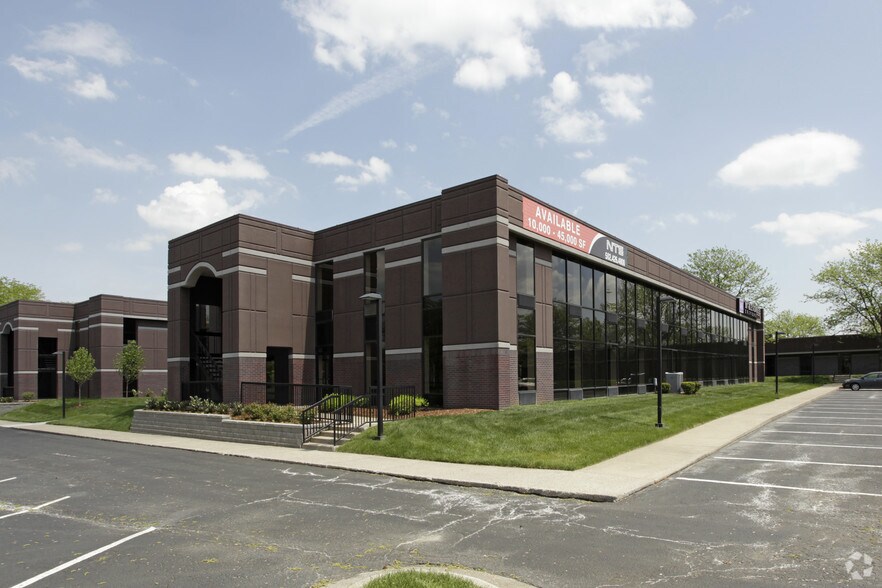 More Photos Of 10170 Linn Station Rd, Louisville Unknown For Lease