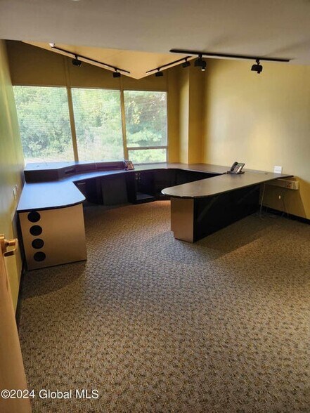 More Photos Of 436 New Karner Rd, Albany Office For Lease