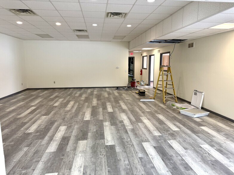 More Photos Of 403 Venture Ct, Verona Industrial For Lease