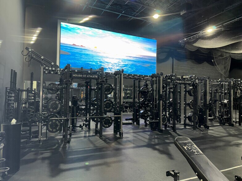 More Photos Of 1495 N Park Dr, Weston Showroom For Lease