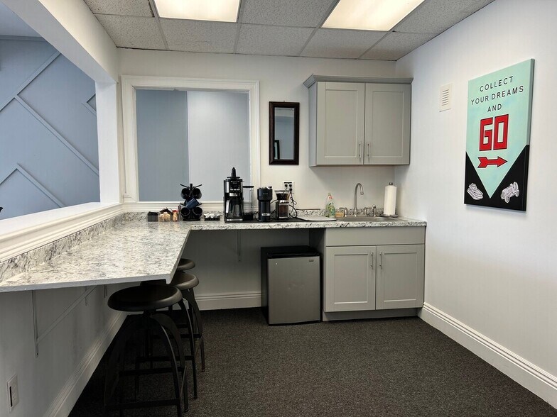 More Photos Of 458-466 Ridgedale Ave, East Hanover Unknown For Lease