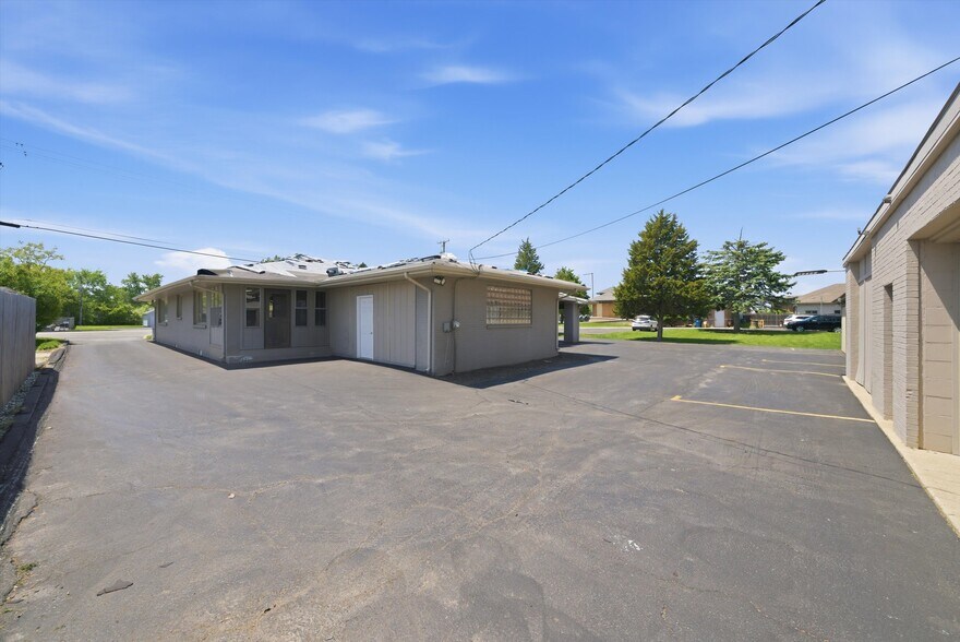More Photos Of 2304 Plainfield Rd, Crest Hill Medical For Sale
