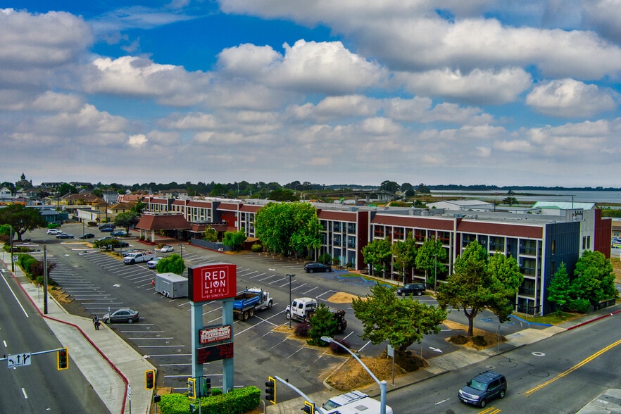 More Photos Of 1929 4th St, Eureka Hotel For Sale