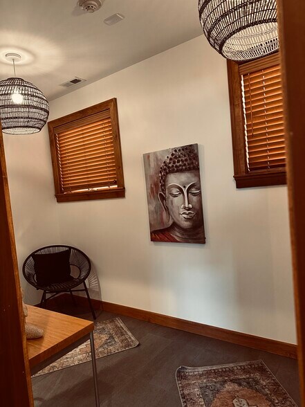More Photos Of 145-147 S Northwest Hwy, Park Ridge Storefront Retail Office For Lease