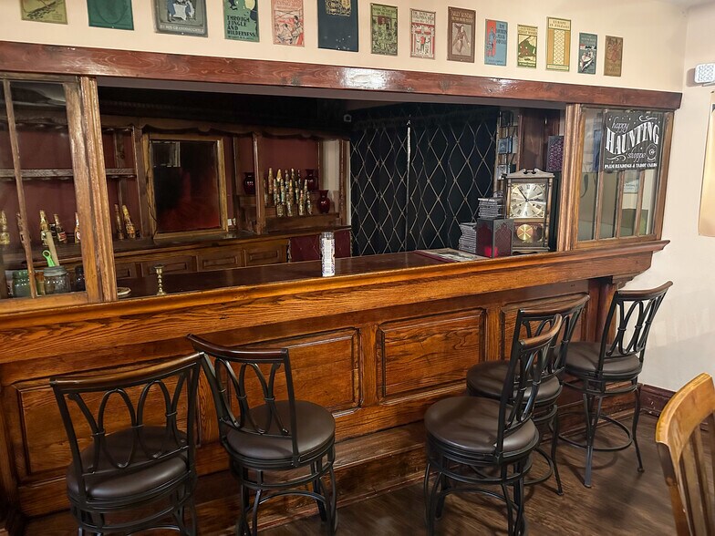 More Photos Of 211 W Kansas St, Crofton Hotel For Sale