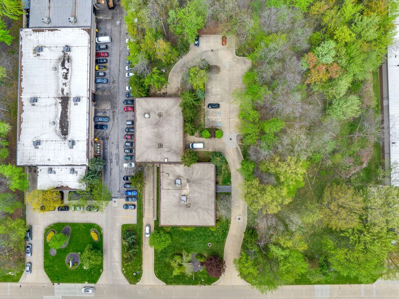 More Photos Of 38227 Western Pky, Willoughby Light Distribution For Lease